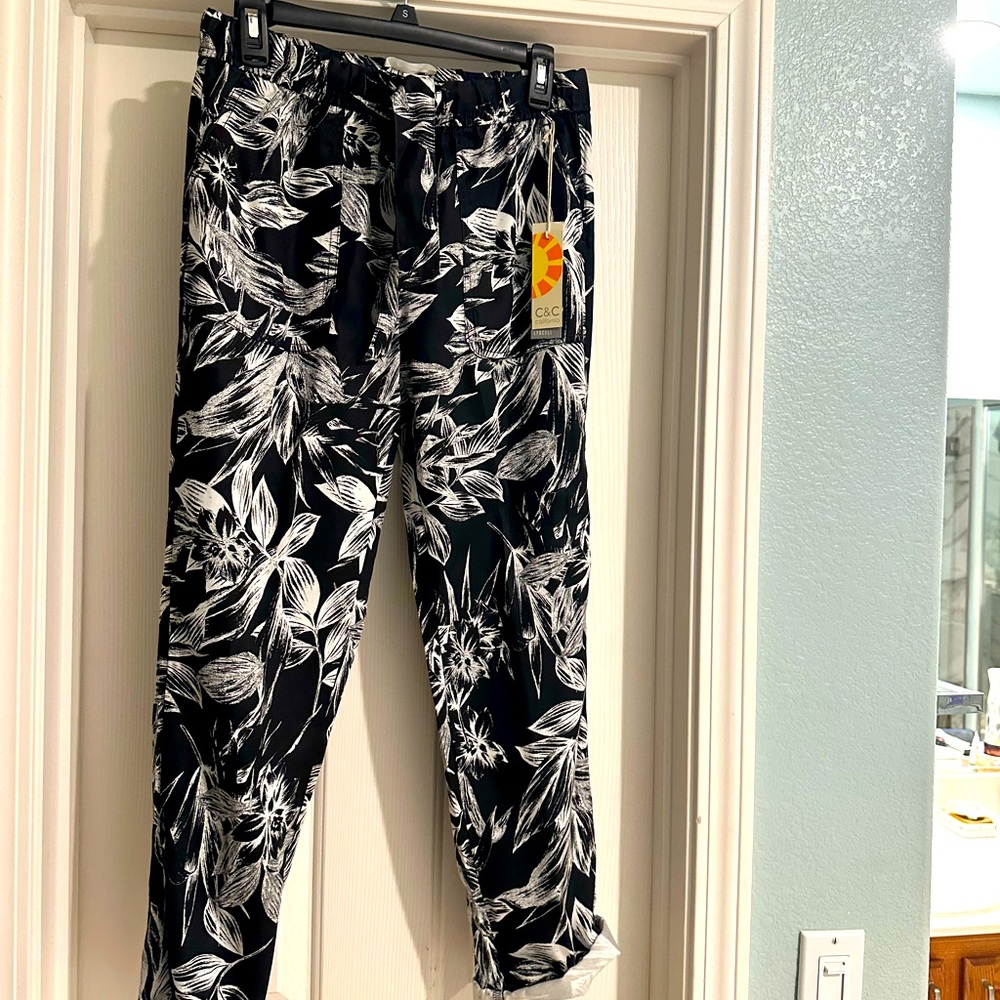 C&C California Pants -Ladies Small. Black/White Tropical Print w/Tie Waist.